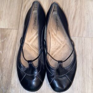 Natural Soul black leather flats size 8